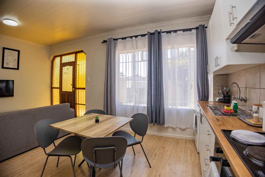 To Let 2 Bedroom Property for Rent in Oakdale Western Cape